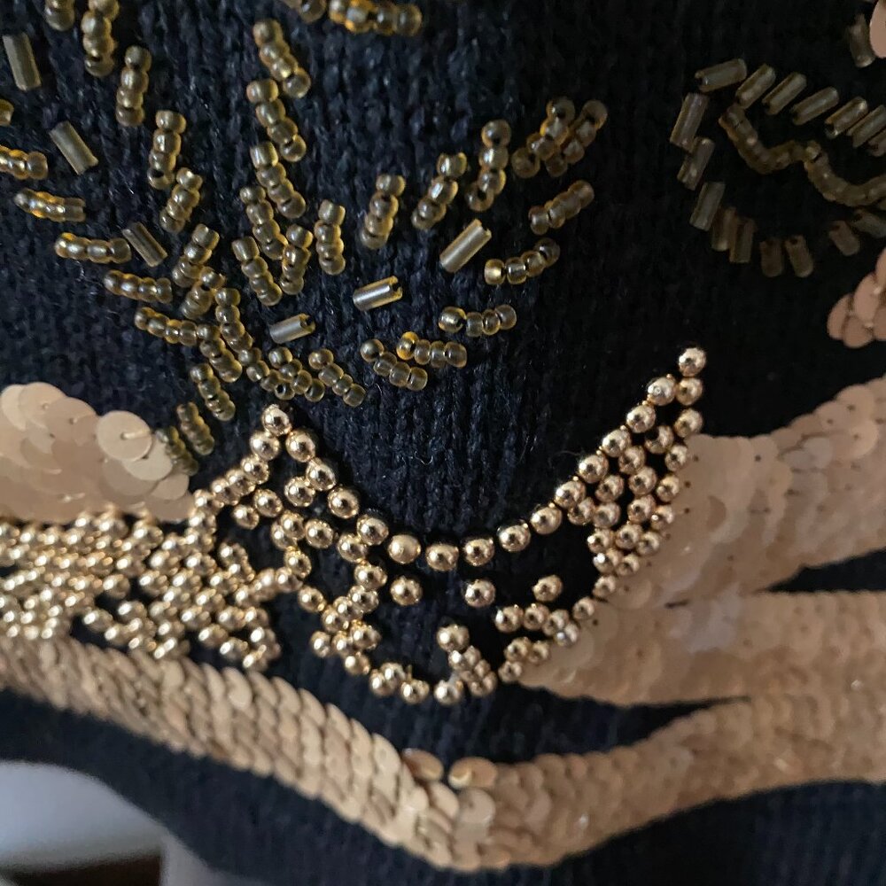 sweater - Picture 3 of 4